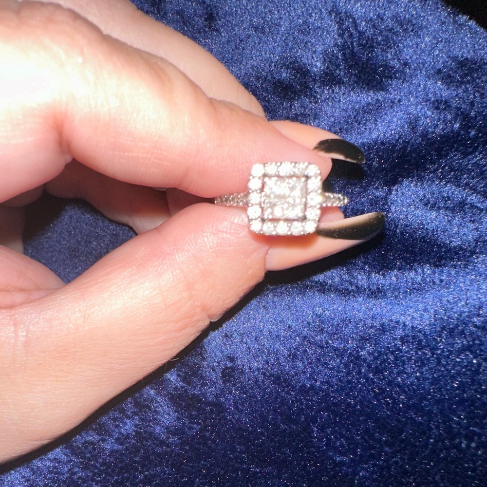 1 karat diamond ring. Size 7 1/2. Has warranty through Kay’s. Free sizing.
